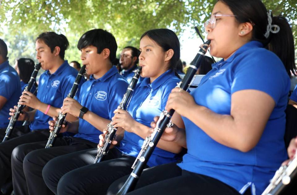 Alumnos de Maqueos Music tocaron la música para varias de las danzas de la Guelaguetza Fresno 2023 que se llevó a cabo el domingo.