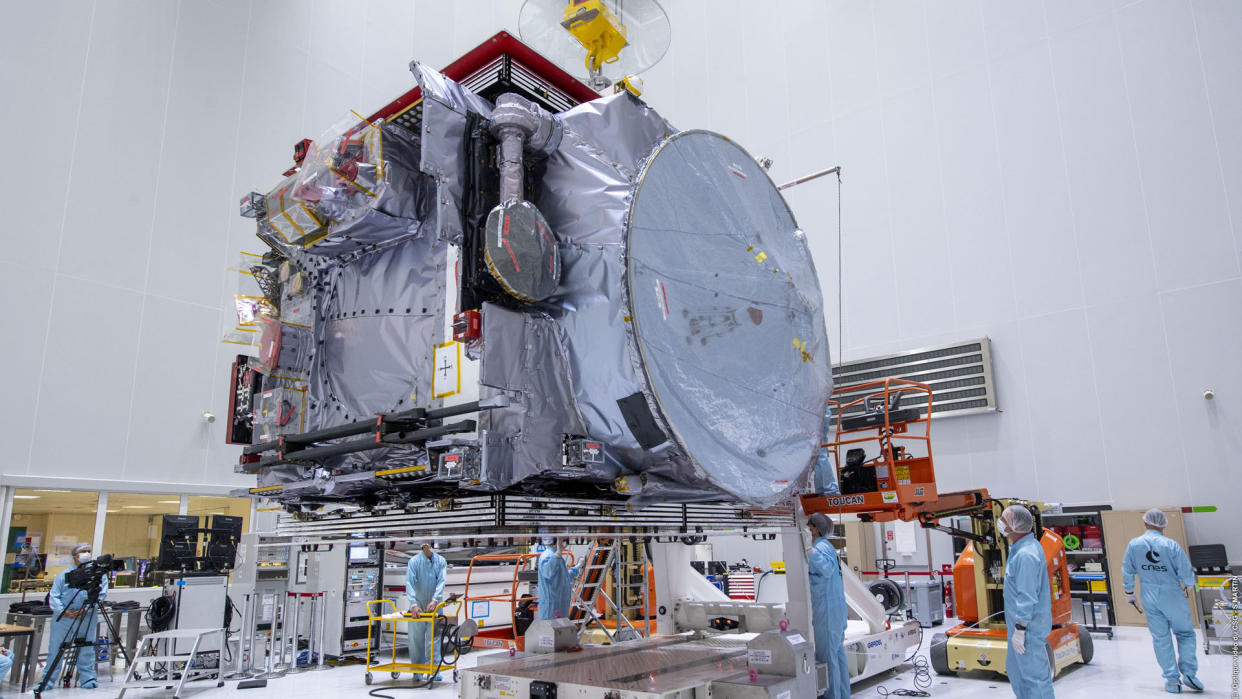  The European Jupiter Icy Moons Explorer, Juice, being unpacked at Europe’s Spaceport in French Guiana following its 9 February 2023 arrival from Airbus Toulouse. 