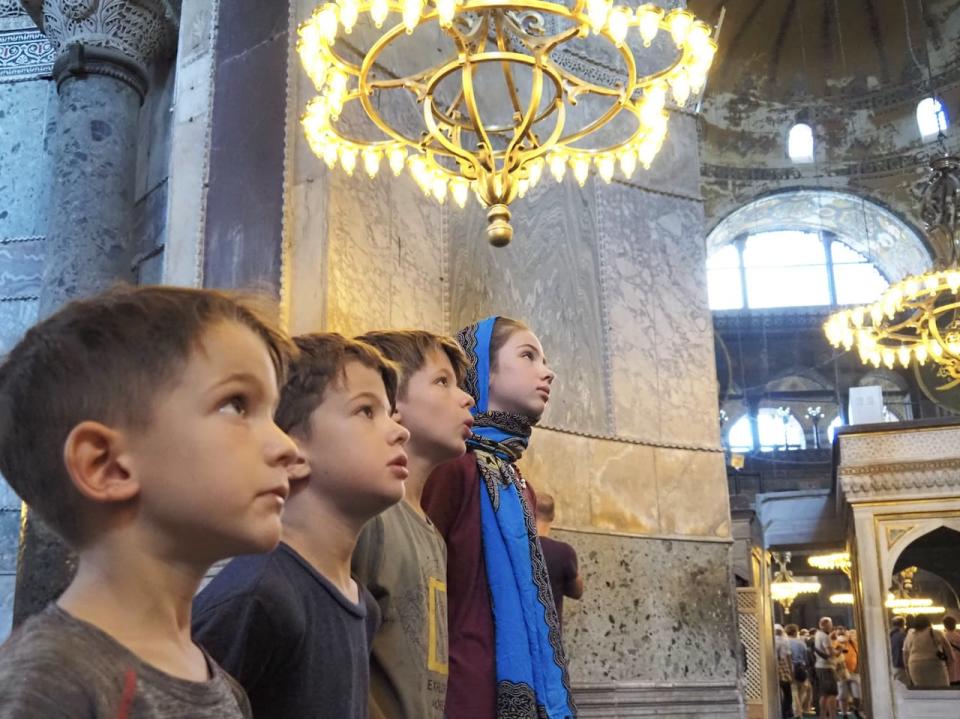 The Lemay-Pelletier children in Istanbul, Turkey's Blue Mosque.