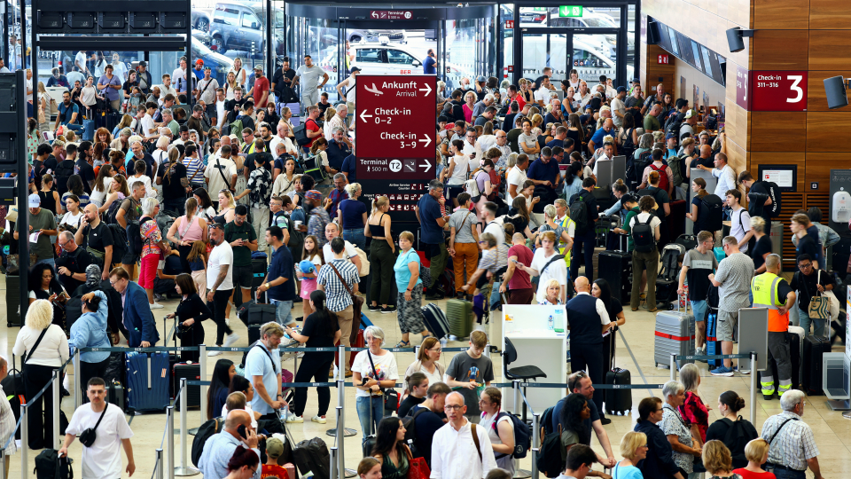 Airline passengers affected by global system outage (Nadja Wohlleben/Reuters)