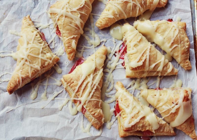 <a href="http://www.abeautifulmess.com/2012/08/rhubarb-toaster-strudel.html" target="_blank" rel="noopener noreferrer"><strong>Rhubarb Toaster Strudel Recipe﻿ from A Beautiful Mess</strong></a>