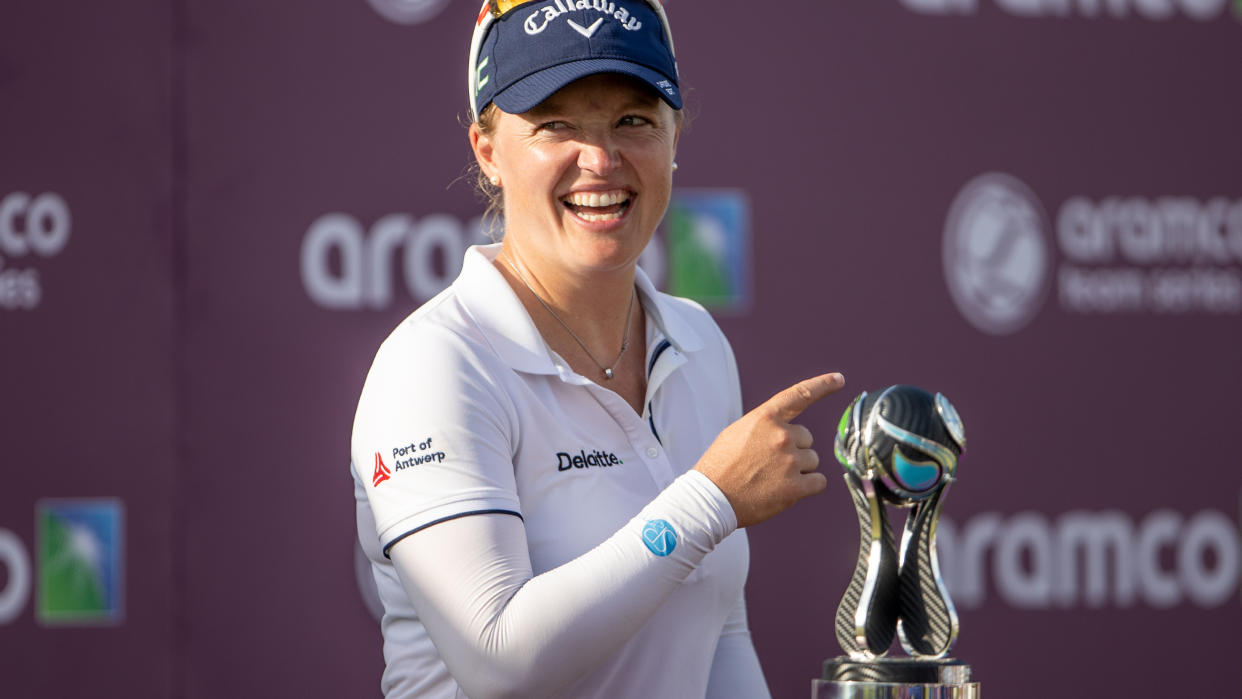  Manon De Roey with the trophy after winning the individual event in the 2022 Aramco Team Series Singapore 