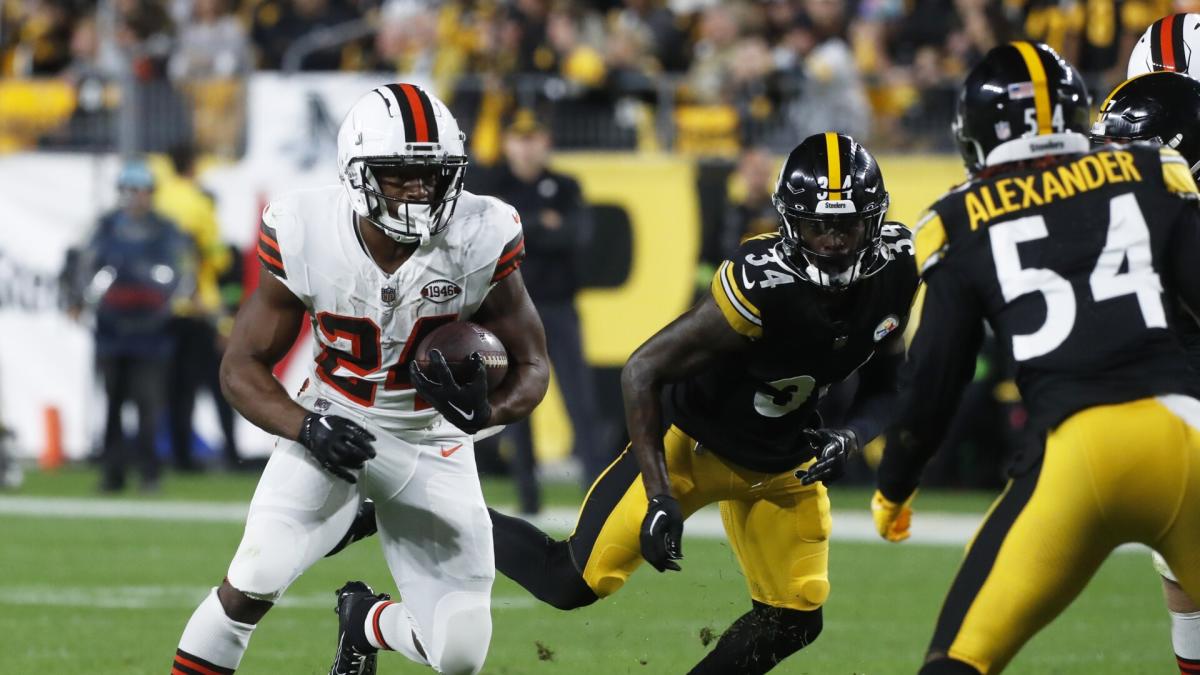 Nick Chubb injury news: Browns RB carted off with knee injury in