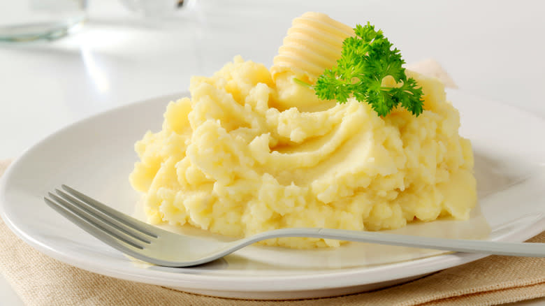mashed potatoes on a plate