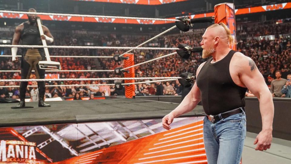 Brock Lesnar (r) tangles with Omos at WrestleMania (WWE)