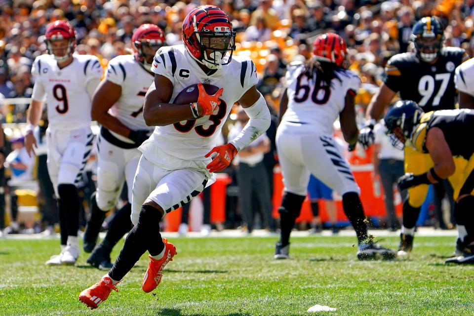 Bengals WR Tyler Boyd (83) eyes the end zone after a catch in the first quarter against the Steelers.