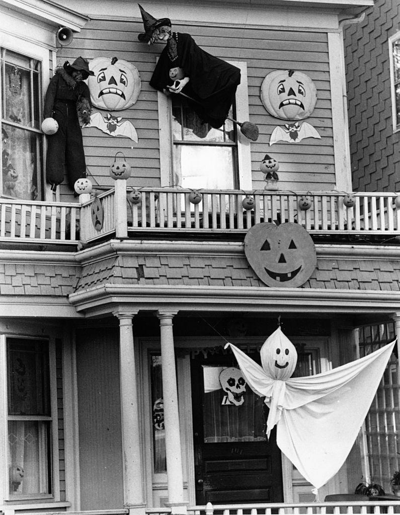 vintage halloween decorations boston 1985