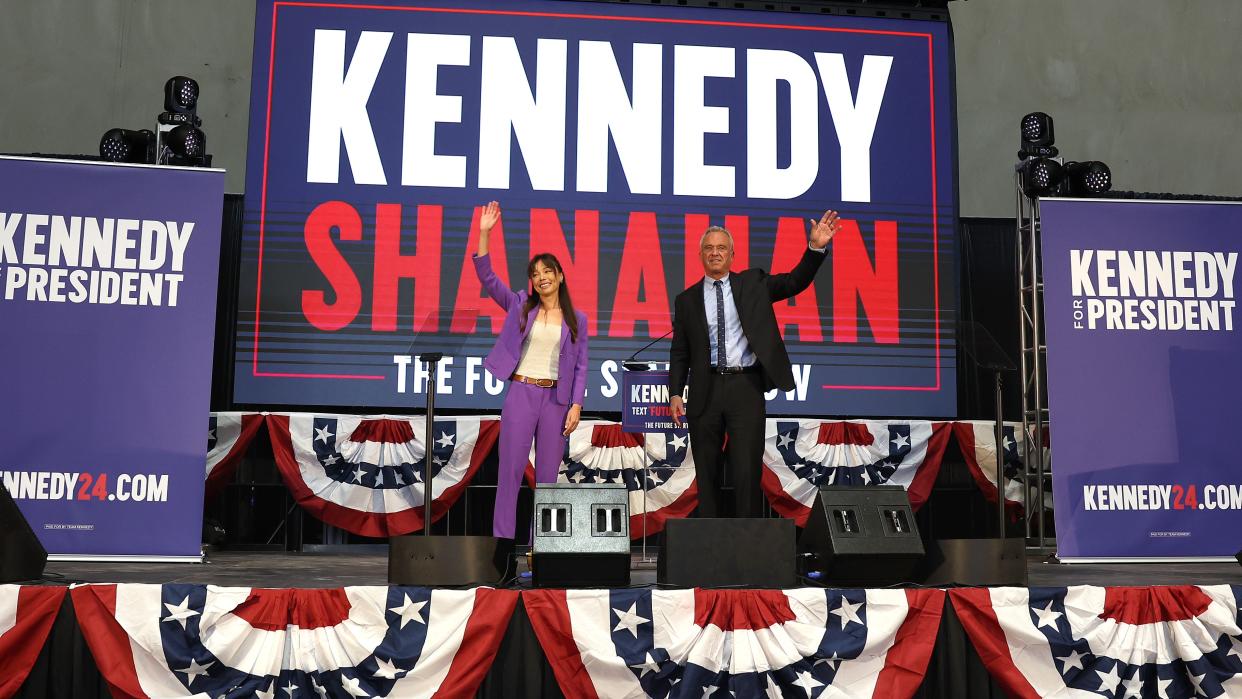  Independent presidential candidate Robert F. Kennedy Jr. (R) and his vice presidential pick Nicole Shanahan take the stage during a campaign event. 