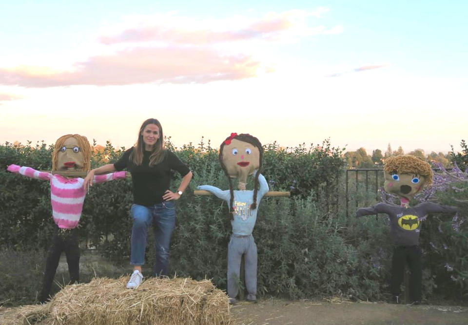 <p>The mom of three got in the Halloween spirit by showing off some familiar-looking scarecrows. “TO THE CROWS: BOO!” she wrote. We especially dig the little one in a Batman shirt (presumably as a nod to dad Ben Affleck). Jen made some confessions in her hashtags, admitting these three were “quieter than the human versions” and that she definitely didn’t do this one her own, “Oh please yes I had help.” (Photo: <a rel="nofollow noopener" href="https://www.instagram.com/p/Ba3ATQJAdCZ/?hl=en&taken-by=jasonaldean" target="_blank" data-ylk="slk:Jennifer Garner via Instagram;elm:context_link;itc:0;sec:content-canvas" class="link ">Jennifer Garner via Instagram</a>) </p>