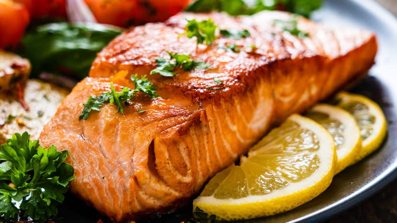 Cooked salmon with parsley and lemon slices