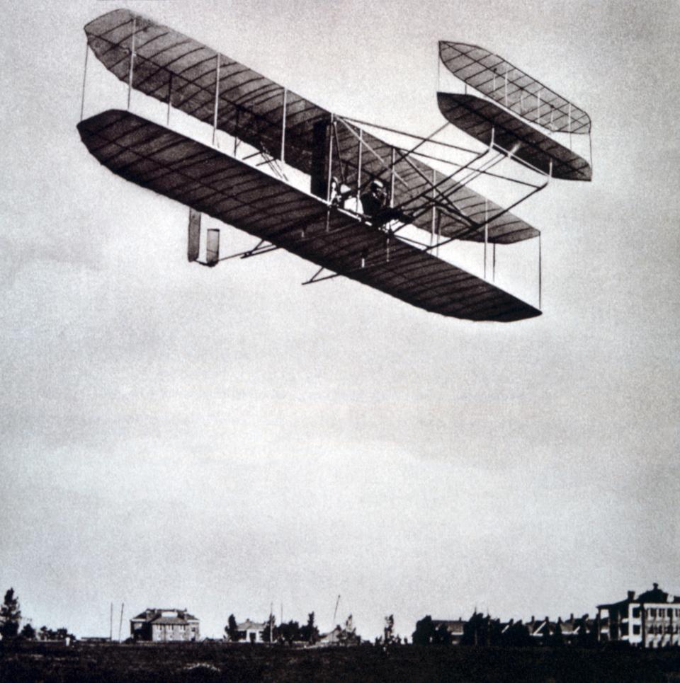 Orville Wright demonstrates the Wright bi-plane in Fort Myer, Virginia, in&nbsp;1908.