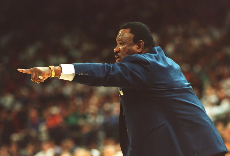 4 APR 1994: NOLAN RICHARDSON, HEAD COACH OF THE ARKANSAS RAZORBACKS, ON THE SIDELINES DURING THE 76-72 WIN OVER THE DUKE BLUEDEVILS AT THE NCAA FINAL GAME IN CHARLOTTE, NORTH CAROLINA. Mandatory Credit: Doug Pensinger/ALLSPORT