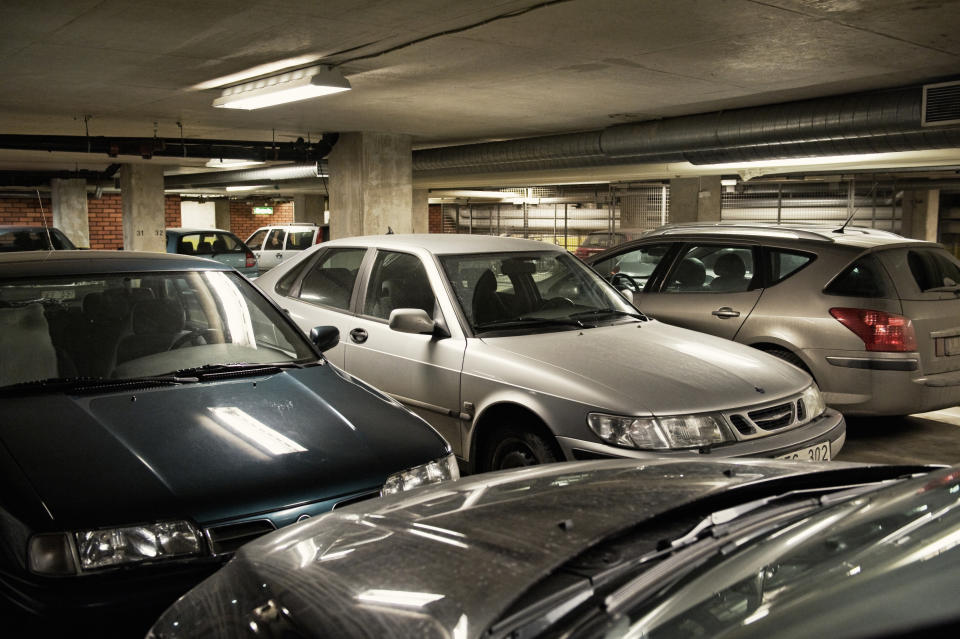 A woman reportedly called the police on a black woman smoking cigarettes in a parking garage, sparking #SmokingWhileBlack. (Photo: Getty Images)