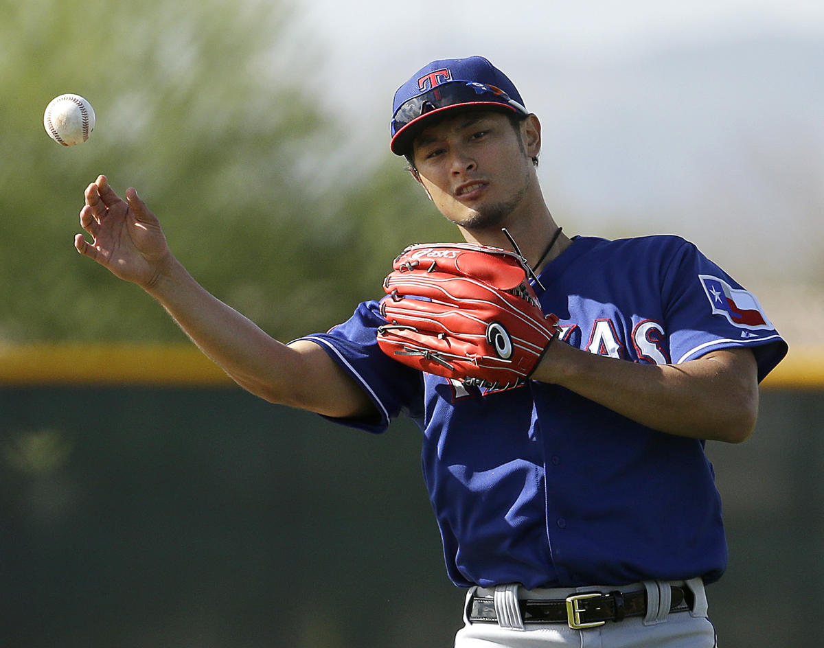 Yu Darvish leaves start early with shoulder discomfort