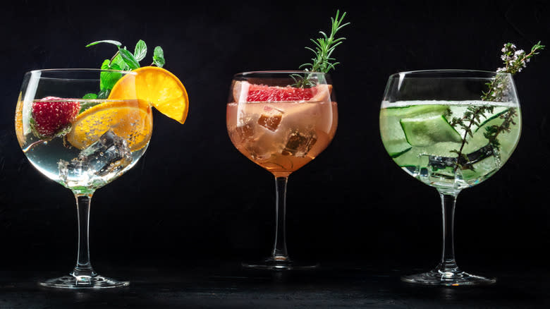 Gin and tonic cocktails 