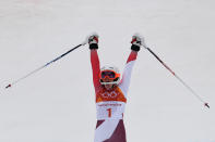 <p>07h33 : Troisième à l’issue de la manche de descente, la Suissesse Michelle Gisin remporte le combiné olympique devant Mikaela Shiffrin (+0″97) et sa compatriote Wendy Holdener (+1″44). </p>