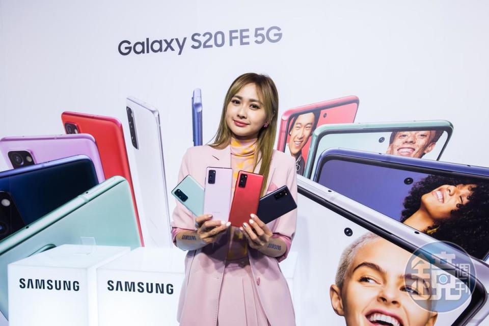 目前5G手機市占領先的韓國三星24日在台推出5G輕旗艦新機Galaxy S20 FE 5G，鎖定年輕族群。