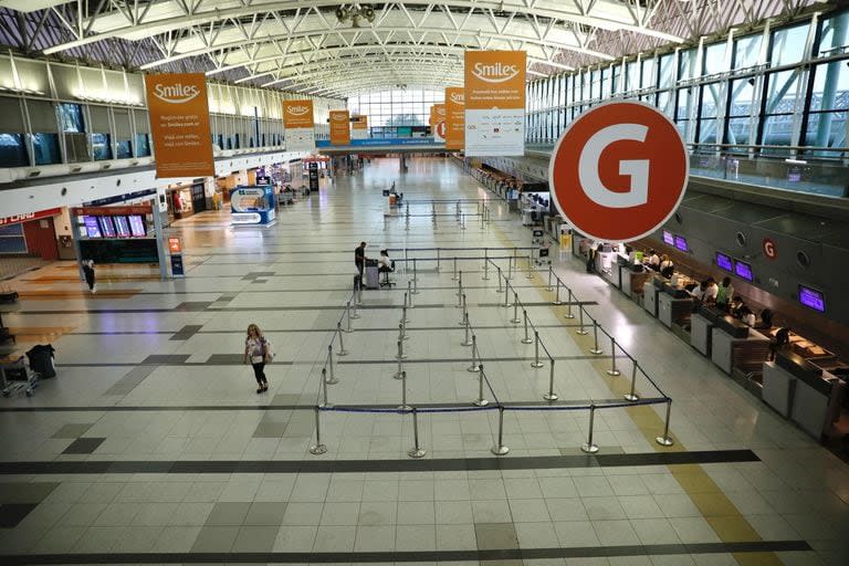 El hall casi vacío en el Aeropuerto Internacional de Ezeiza, esta mañana