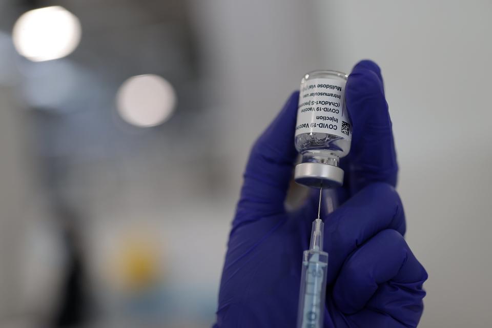 A medical worker draws a dose of coronavirus (Anadolu Agency via Getty Images)