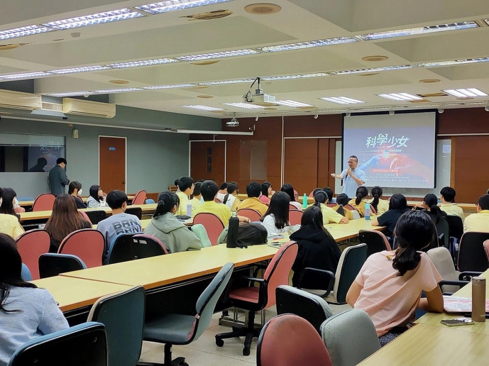 ]映後邀請《科學少女》王銀國監製分享及互動