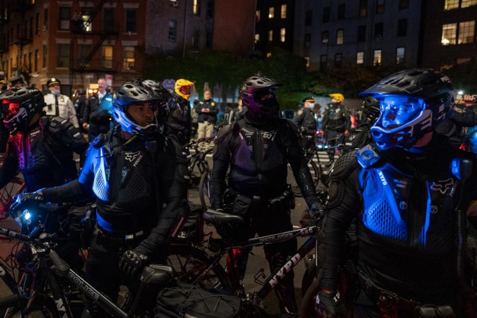 Zu unschönen Szenen kam es in New York. Dort hatten die Demokraten eigentlich einen komfortablen Sieg eingefahren, dennoch musste die Polizei mehrere Proteste beenden.