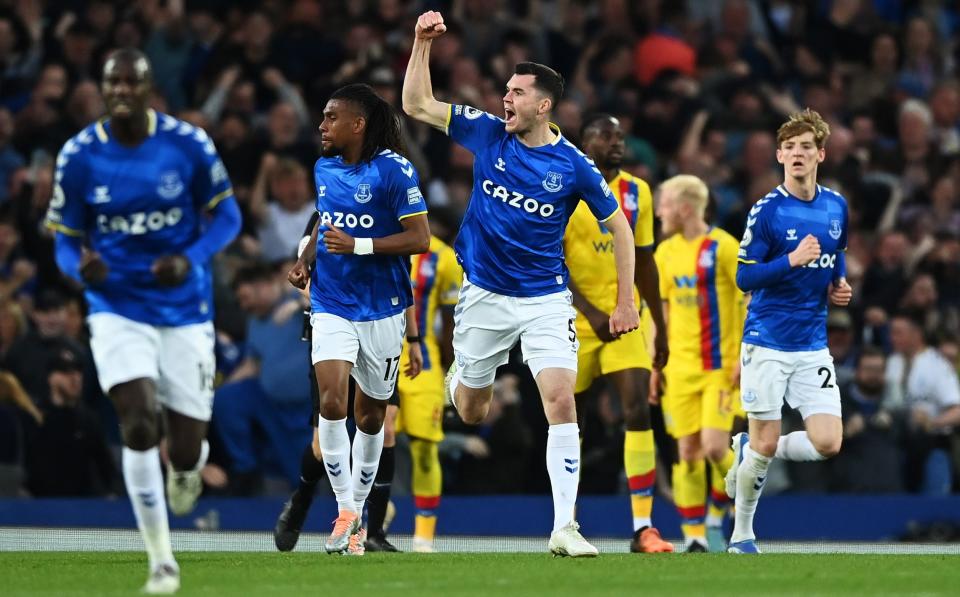  Michael Keane of Everton celebrates after scoring their sides first goal during the Premier League match between Everton and Crystal Palace at Goodison Park on May 19, 2022 in Liverpool, England - GETTY IMAGES