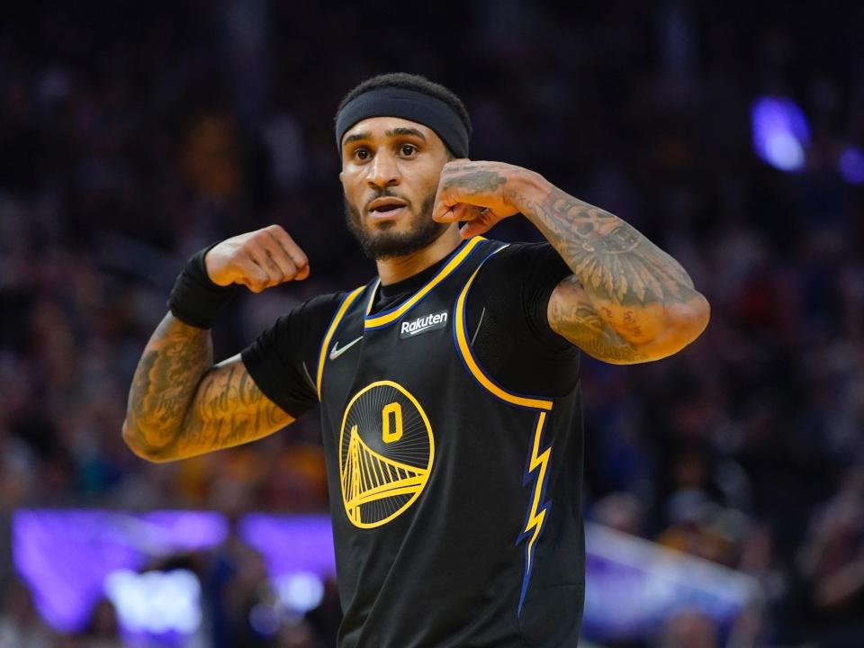 Gary Payton II flexes during a game.