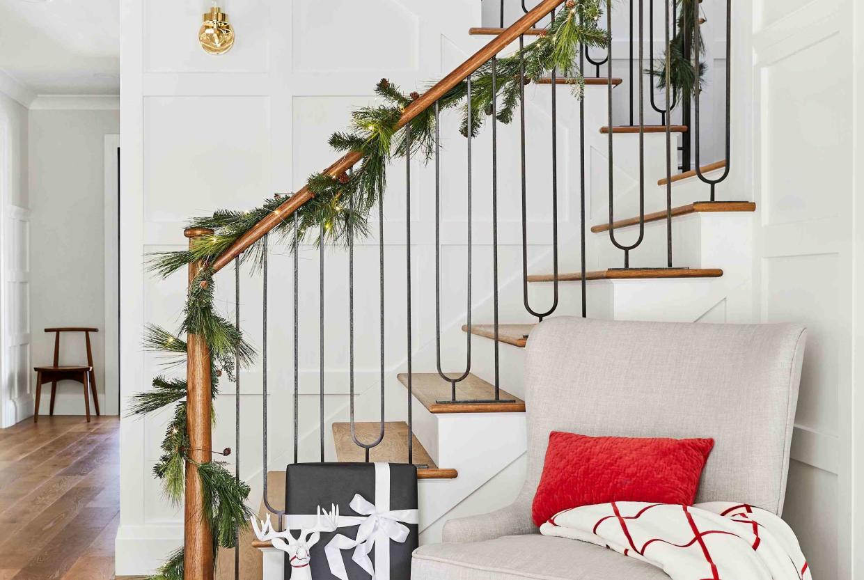 <p><a href="https://stylebyemilyhenderson.com/blog/target-refined-traditional-holiday-look-christmas-decorating-ideas">Design by Emily Henderson Design / Photo by Sara Ligorria-Tramp</a></p>