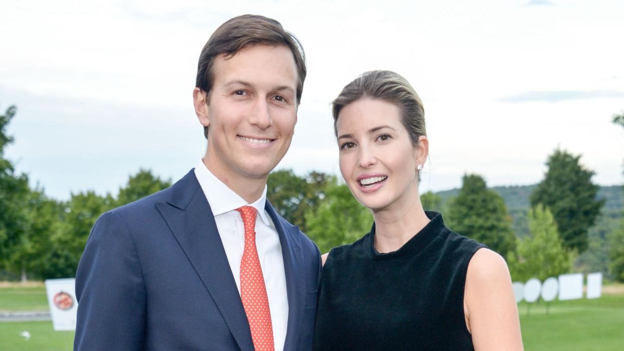 Ivanka Trump y Jared Kushner en el Annual Eric Trump Foundation Golf Invitational Auction & Dinner en 2015