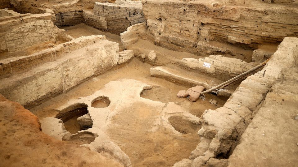 Το ψωμί ηλικίας 8.600 ετών βρέθηκε στον νεολιθικό αρχαιολογικό χώρο Çatalhöyük, Μνημείο Παγκόσμιας Κληρονομιάς της UNESCO, στην περιοχή Cumra στο Ικόνιο της Τουρκίας.  – Serhat Cetinkaya/Anadolu/Getty Images