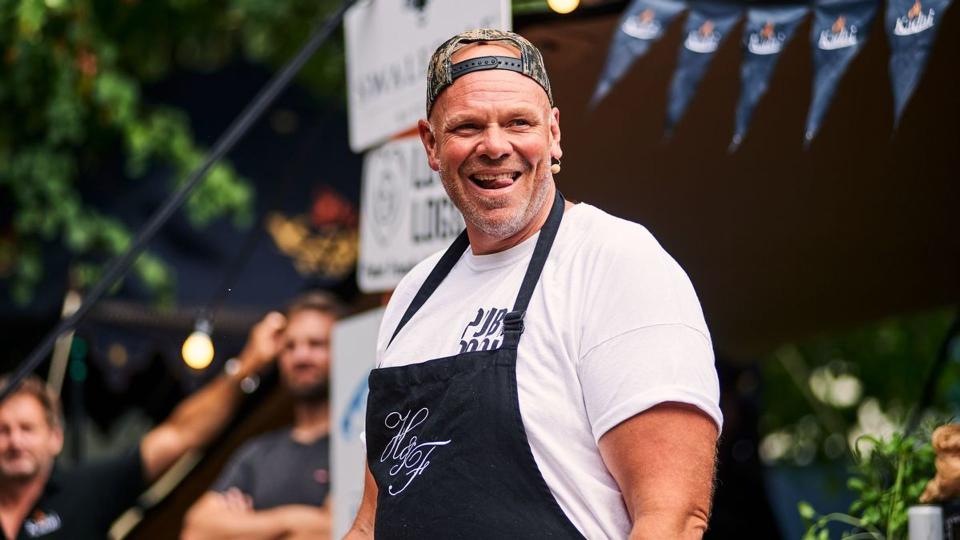 Tom Kerridge poking his tongue out 