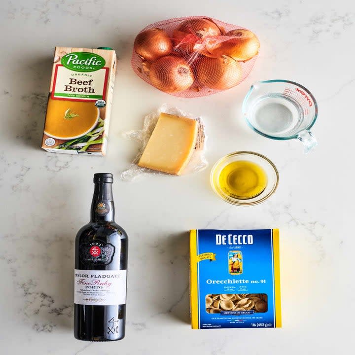 ingredients for one pot french onion pasta