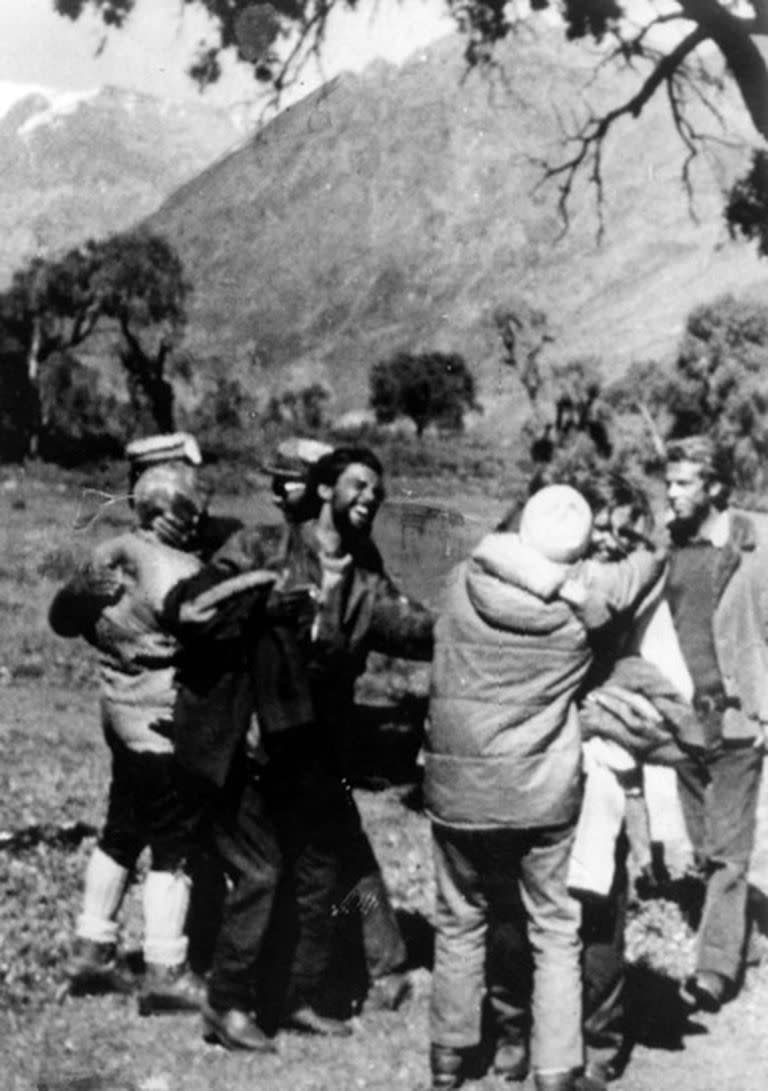 Los sobrevivientes del Milagro de los Andes se encuentran con sus familiares en San Fernando, Chile