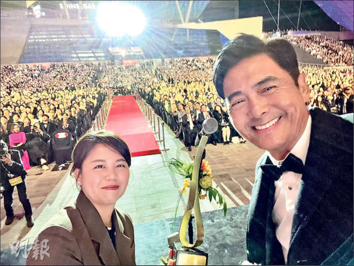  The actor also took a selfie with audiences at the event