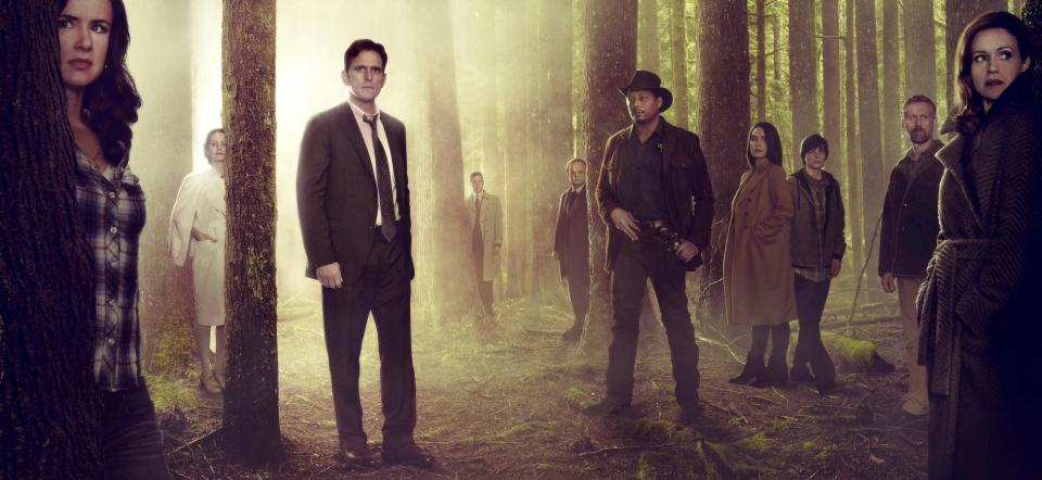 Eine Mischung aus "Twin Peaks" und "Under the Dome": In "Wayward Pines" verschlägt es Matt Dillon als Special Agent in das gleichnamige Dörfchen, in dem vieles nicht mit rechten Dingen zugeht. Der deutsche Ableger von Fox zeigt die Mysteryserie ab dem 14. Mai – zeitgleich zur US-Premiere.