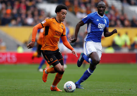 Soccer Football - Championship - Wolverhampton Wanderers vs Birmingham City - Molineux Stadium, Wolverhampton, Britain - April 15, 2018 Wolverhampton Wanderers' Helder Costa in action Birmingham City's Cheick Ndoye Action Images via Reuters/Andrew Couldridge