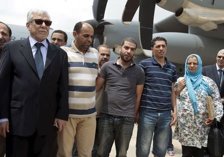 Tunisian diplomatic staff who were kidnapped in Libya a week ago, are welcomed by Foreign Minister Taieb Bakouch (L) upon their arrival at the airport in Tunis, Tunisia June 19, 2015. REUTERS/Zoubeir Souissi