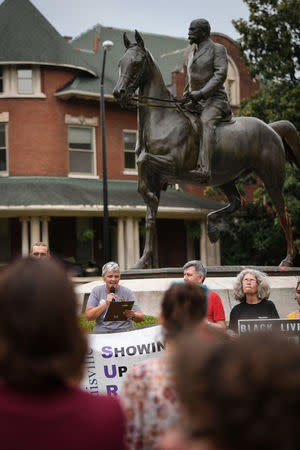 Protesters gather below a monument dedicated to Confederate Major John B. Castleman while demanding that it be removed from the public square in Louisville, Ky., US, August 14, 2017. REUTERS/Bryan Woolston