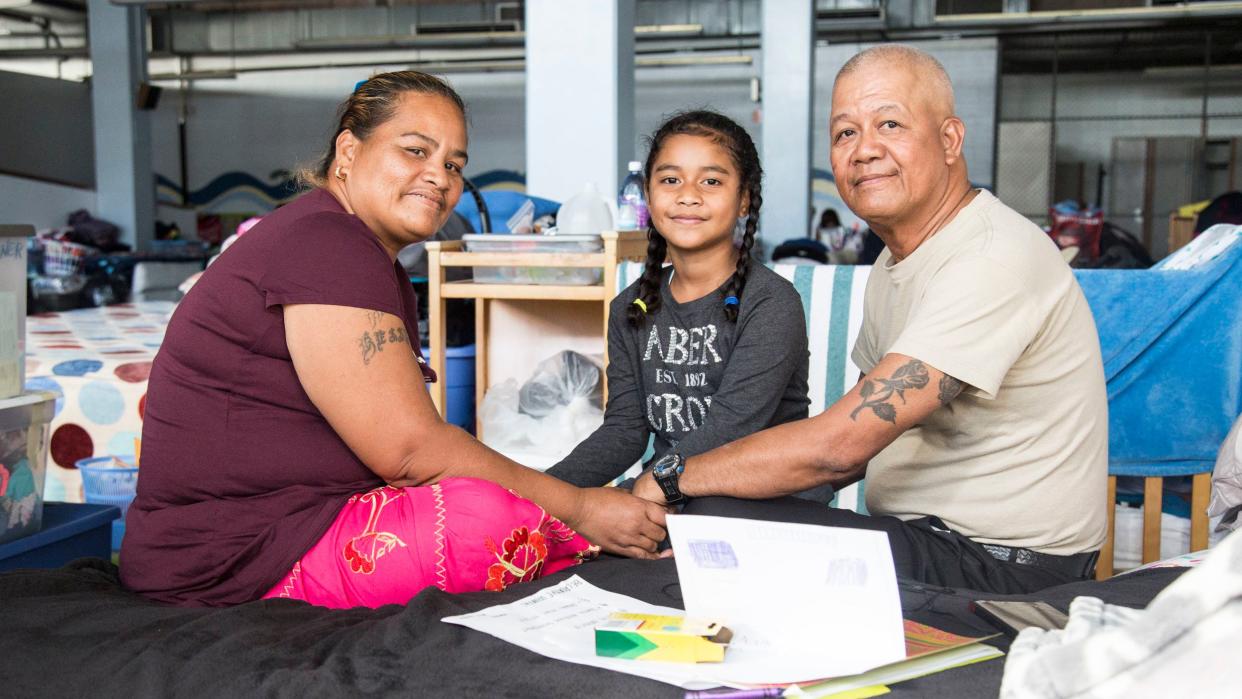 (From left to right) Ketnina Smith, Jennifer Biluk, and Jesse Biluk pose for a portrait at the Kaʻaʻahi Homeless Shelter for Women and Families in Honolulu, HI on Dec. 28, 2018. (Photo: Marie Eriel Hobro for HuffPost)