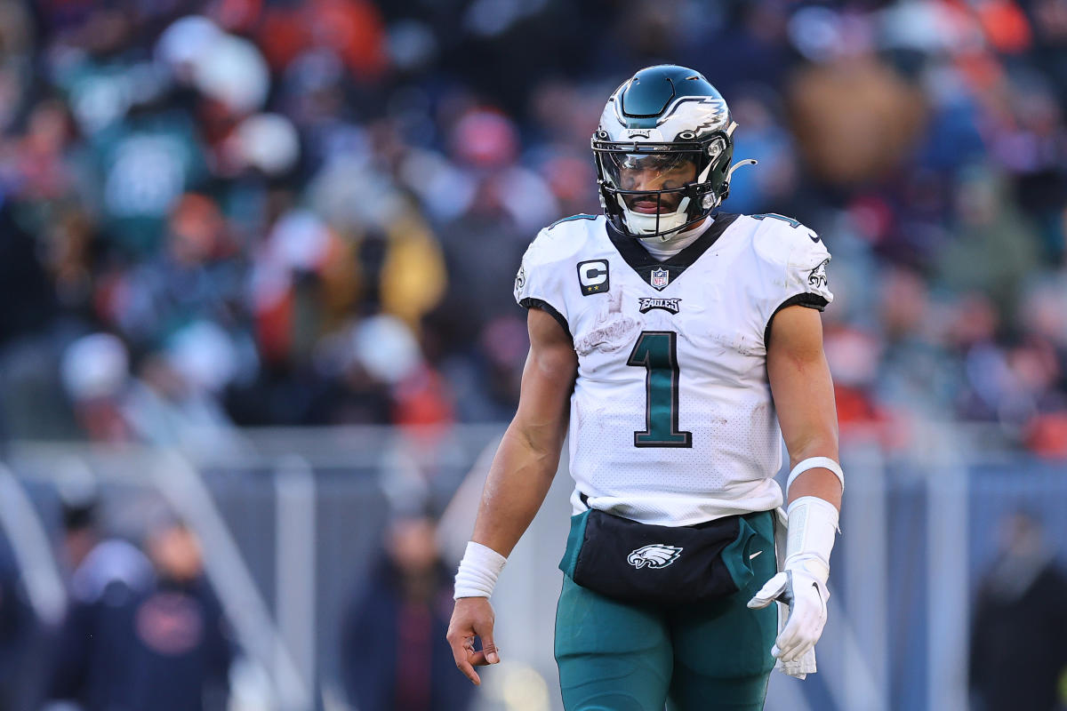 Jalen Hurts injury update: Eagles QB still dealing with shoulder injury for  Super Bowl 57 - DraftKings Network