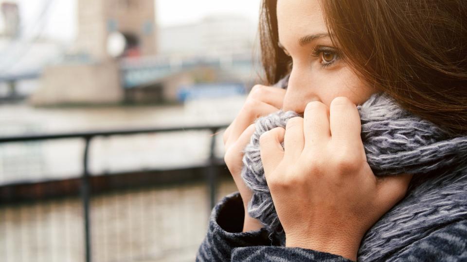 Hay que tener en cuenta que varias capas de ropa fina protegen más del frío que una sola más gruesa ya que se forman cámaras de aire aislante entre ellas. (Foto: Getty)