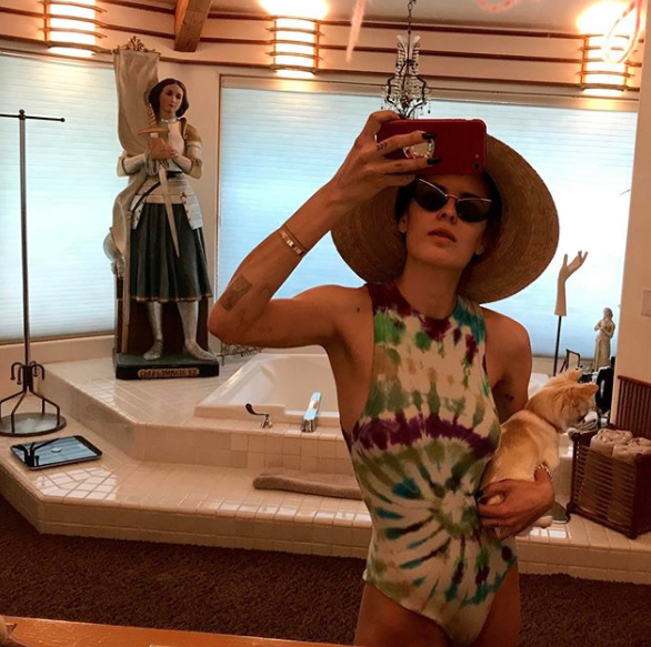 Tallulah Willis mirror selfie joan of arc bath