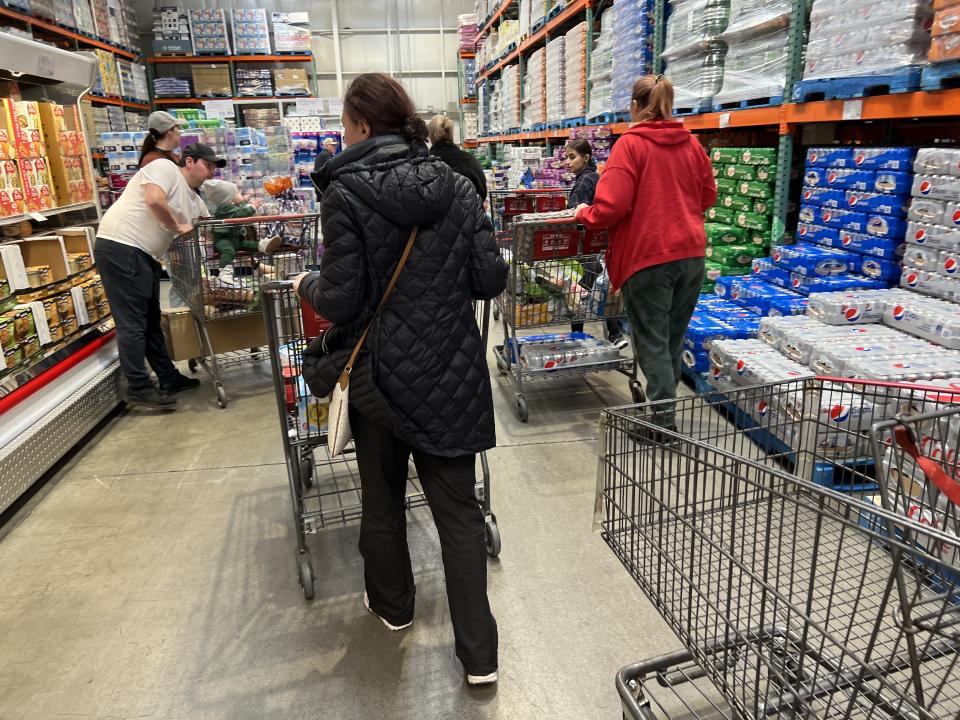 TORONTO, CANADA - NOVEMBER 10: People stock up on groceries from a supermarket after the increase in inflation in Toronto, Canada on November 10, 2022. (Photo by Seyit Aydogan/Anadolu Agency via Getty Images)