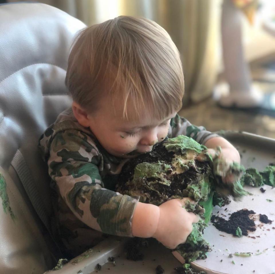 Carrie Underwood's son Jacob smashes his birthday cake