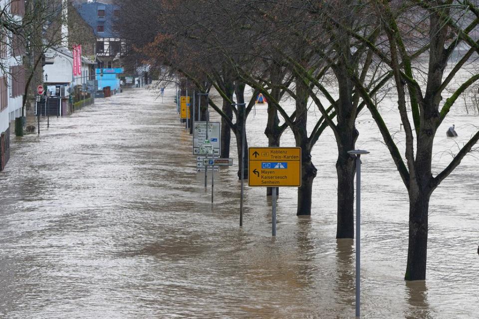 德國科赫姆（Cochem）因連日豪雨導致摩塞爾河（river Moselle）泛濫，4日成為水鄉澤國。美聯社