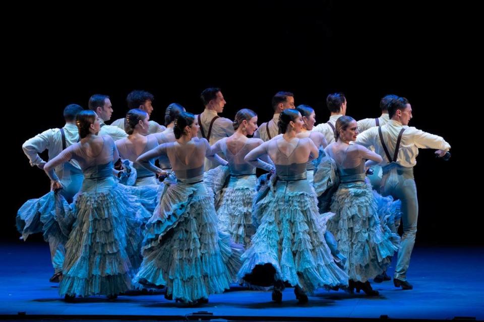 Los bailarines del Ballet Nacional de España en “Invocación Bolera”, coreografía de Rubén Olmo. Foto Daniel Azoulay/Cortesía Arsht Center