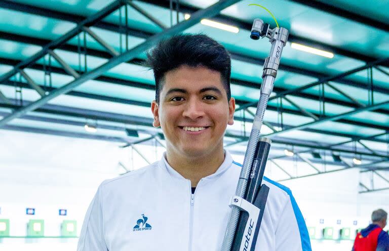 La sonrisa plena de Julián Gutiérrez, después de haberse clasificado a la final de tiro deportivo