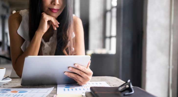 A woman analyzing the risk of investing in mutual funds.