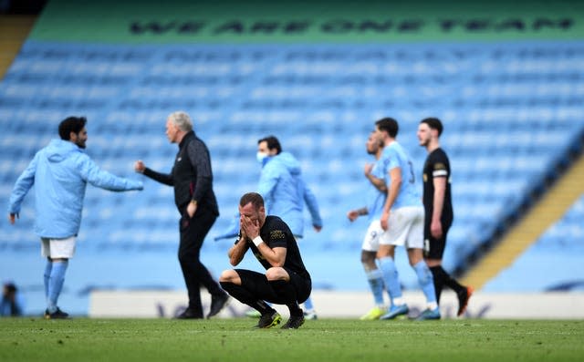 David Moyes, second left, congratulates Manchester City's players at full-time 