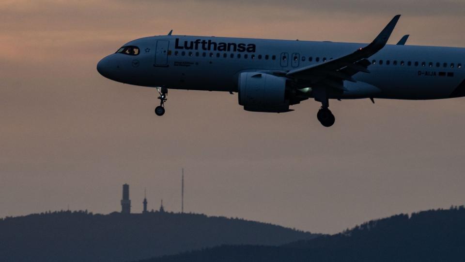 Trotz eines deutlichen Quartalsverlusts gibt es für die Lufthansa positive Anzeichen.